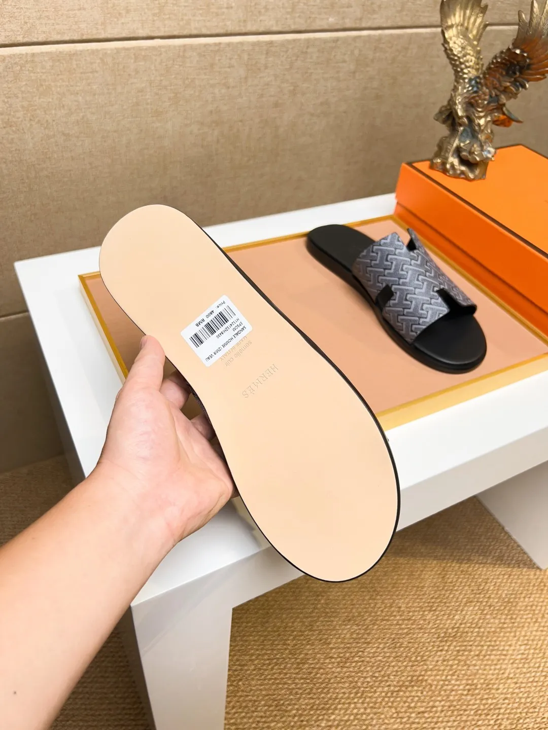 Men's clothing and shoes 💰280 💅💅💅 new arrival. Hermes Hermes official website latest counter synchronized new oran color leather H slippers, the original Paris version flew back to the original model and opened the mold to make it perfectly🍌The highest quality Sincerity, you can enter and leave the counter at will [Deyi] The upper is made of original customized  colored palm prints, crocodile print, ostrich print, colored cow leather, colored cow suede, 🤔 horse hair, 🥳 colored diamonds, 🥰 3D printing, and other genuine leather slippers, imported cow pattern foot pad lining, Italian  latest original genuine leather combination outsole Code number: 38-48 (customized at 46.47.48) Can be made into picture combination sole with genuine leather pattern and ordinary molded outsole